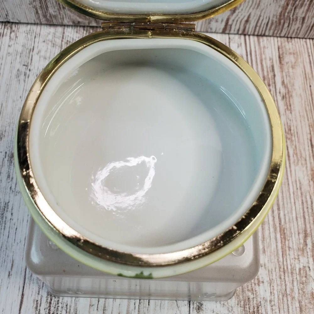 Vintage Porcelain Round Trinket Box Grapes Leaves Leaf Design Gold Trim #10798